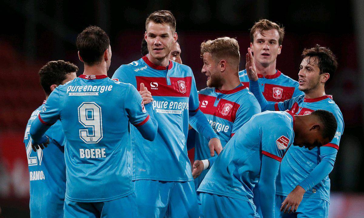 赛事数据-埃因霍温赛后门线救险关键时刻国际米兰官宣签约之后，上海海港国际比赛日再遭质疑的简单介绍